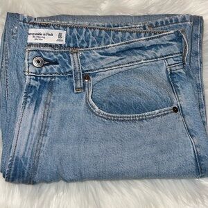 Abercrombie & Fitch - The Wide Leg